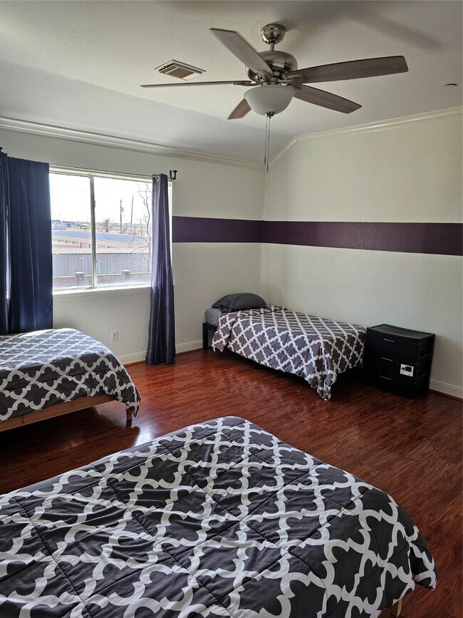 Building Photo - 1211 Lark Ln