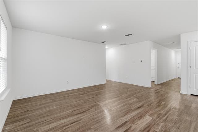 Building Photo - 104 Holiday Dr