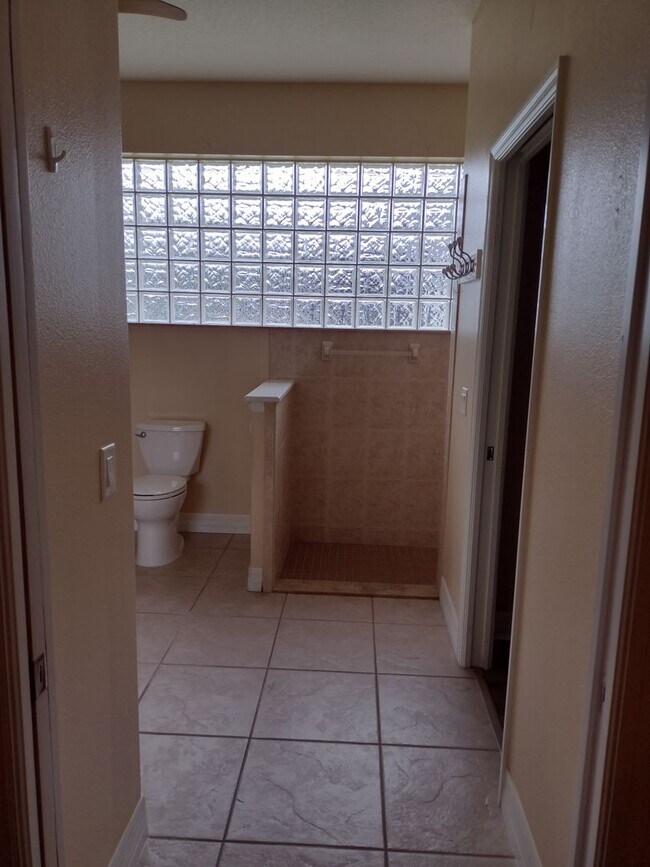 Building Photo - 592 Dowling Cir