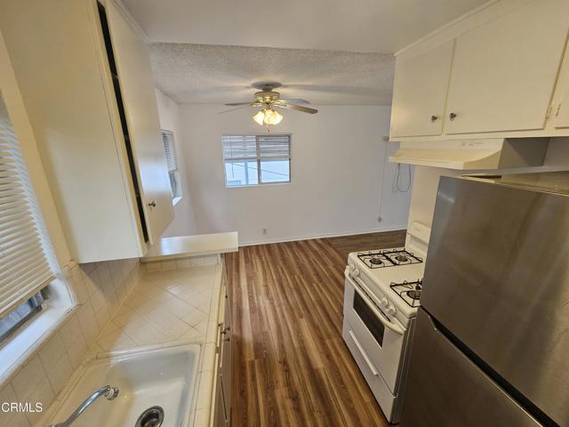 Building Photo - 12246 Oxnard St