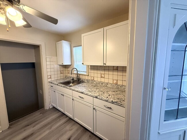 Building Photo - Beautiful 3 Bedroom 1 Bathroom Home