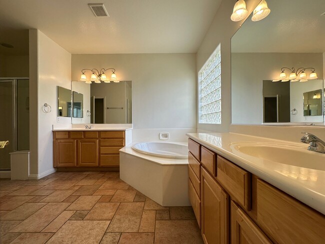 Building Photo - Echo Ridge At The Ridges In Summerlin-Unit 1