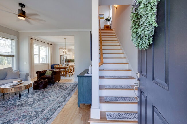 Building Photo - 615 E 33rd St