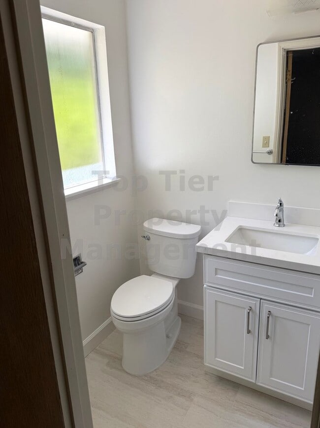 Building Photo - 2827 San Carlos Dr
