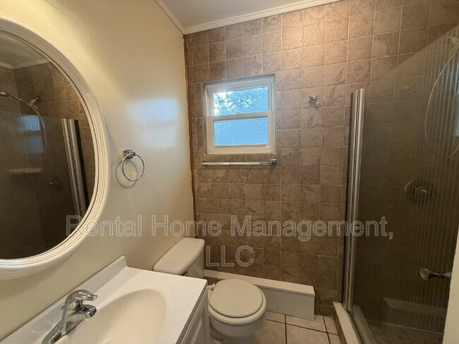 Building Photo - 811 Tangerine St