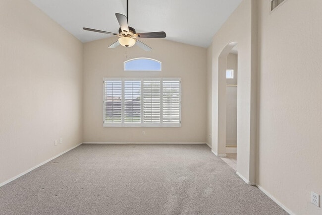 Building Photo - 921 E Montoya Ln