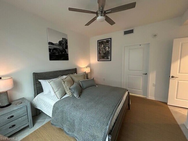 Building Photo - 15375 Grn Acrs Ave