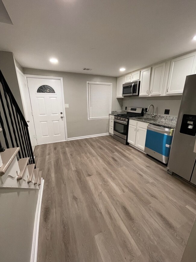 Building Photo - 1900 Dutch Village Dr