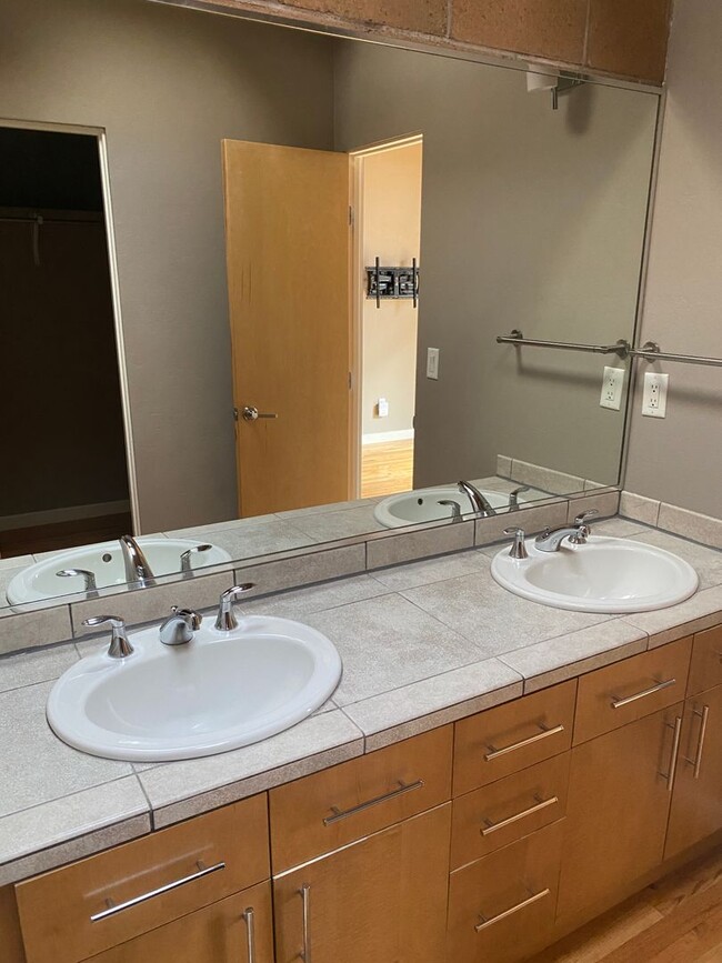 Building Photo - Contemporary 2 Bedroom, 2.5 Bath townhouse...