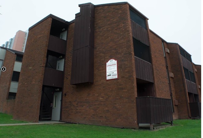 Primary Photo - Stoughton Street Apartments