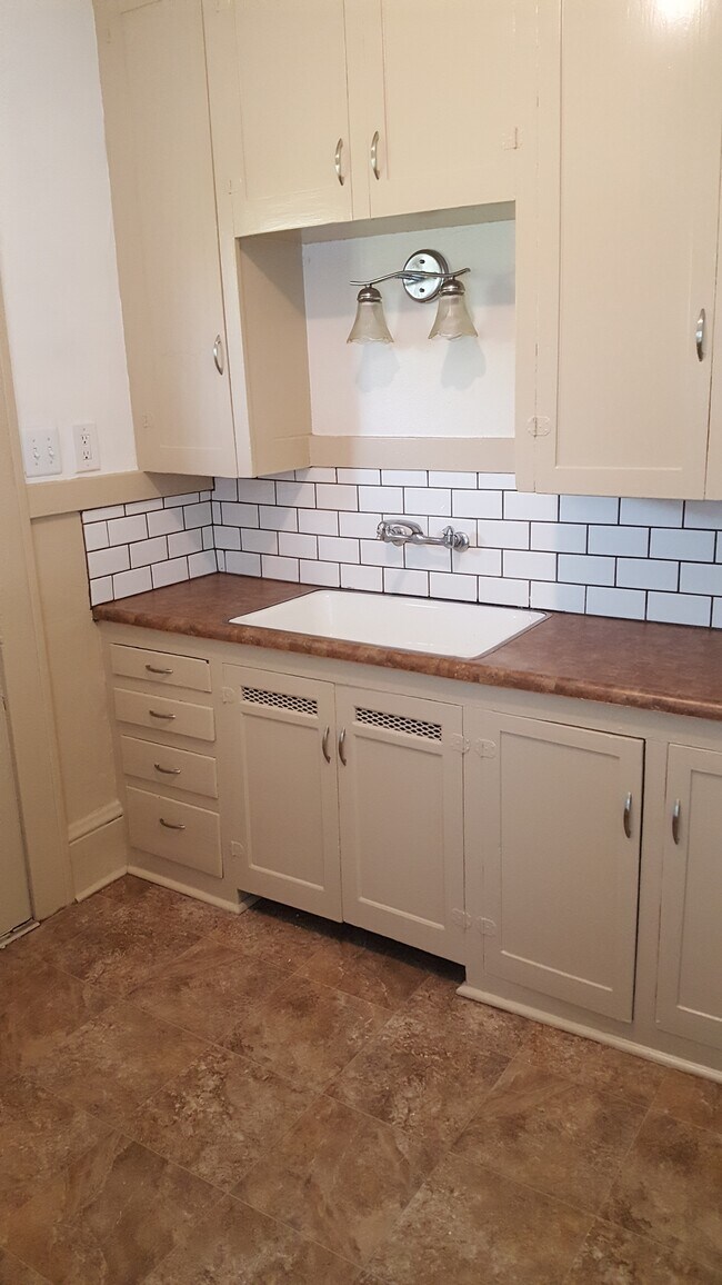 Building Photo - 2330 SE Tamarack Ave