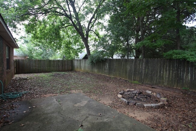 Building Photo - Spacious duplex near downtown Auburn