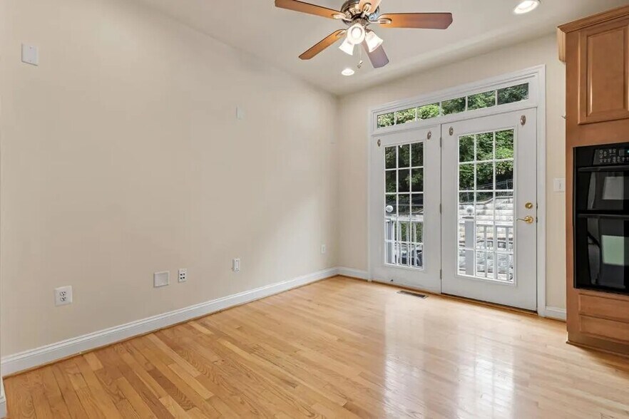 Building Photo - 4055 Columbia Pike