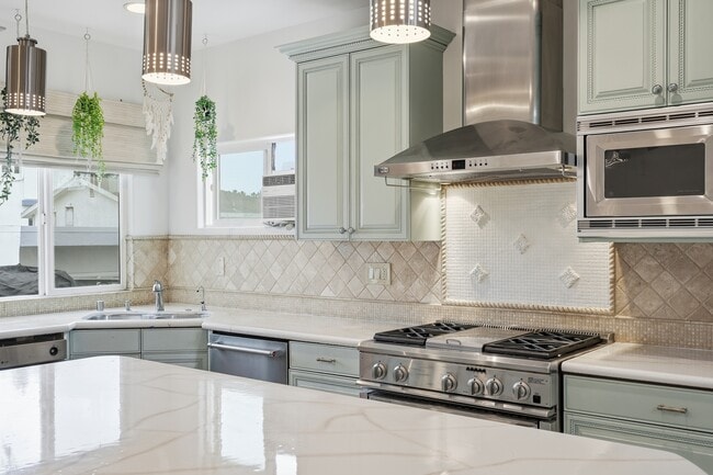 Building Photo - 424 N Broadway