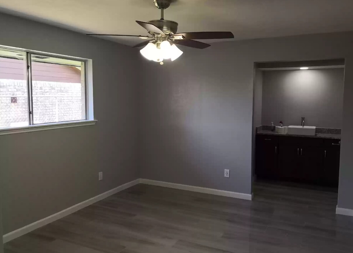 Master Bedroom - 10335 Glenkirk Dr
