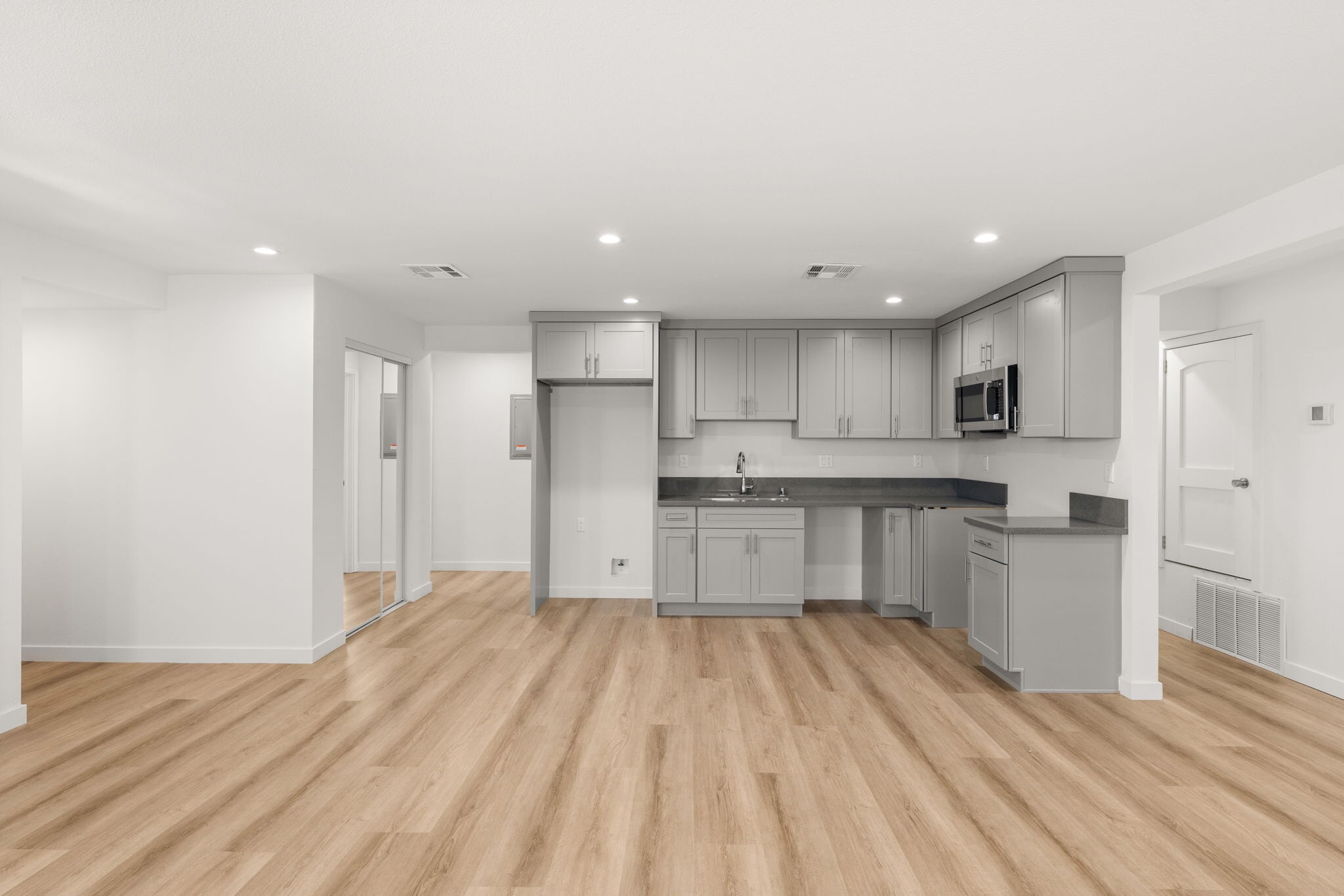 Building Photo - 4700 S Gramercy Pl