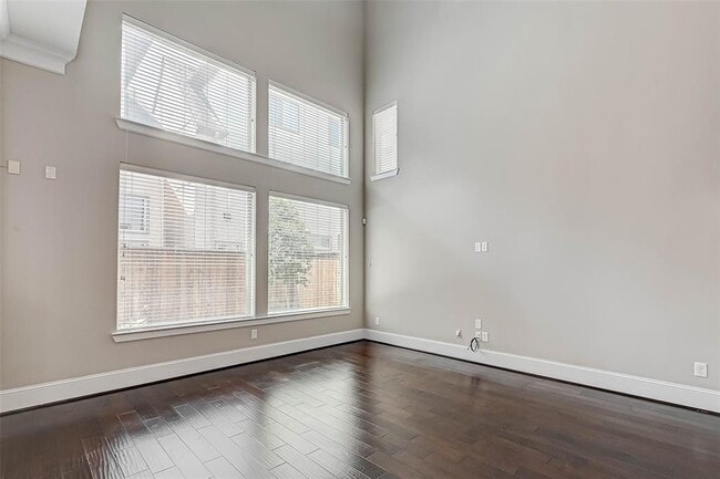 Building Photo - 6711 Saxton Manor St