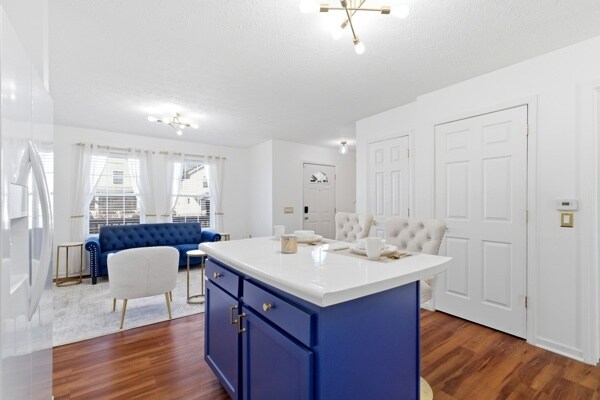 Building Photo - 924 Carpenter St