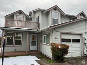 Building Photo - 620-622 Scenic Dr