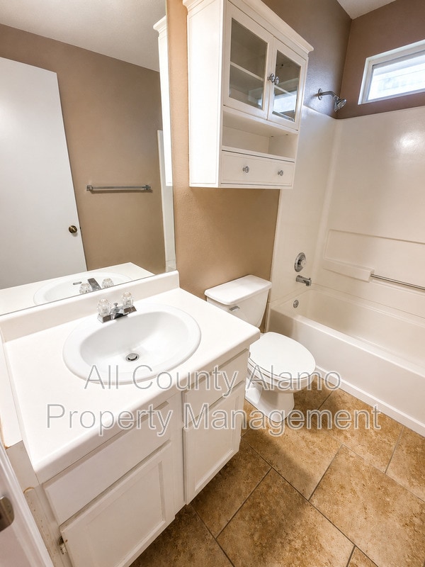 Building Photo - 9006 Pinseeker