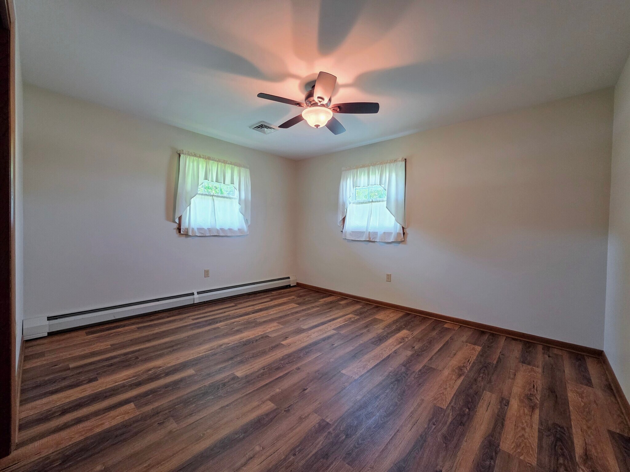 Building Photo - 154 Valley View Dr