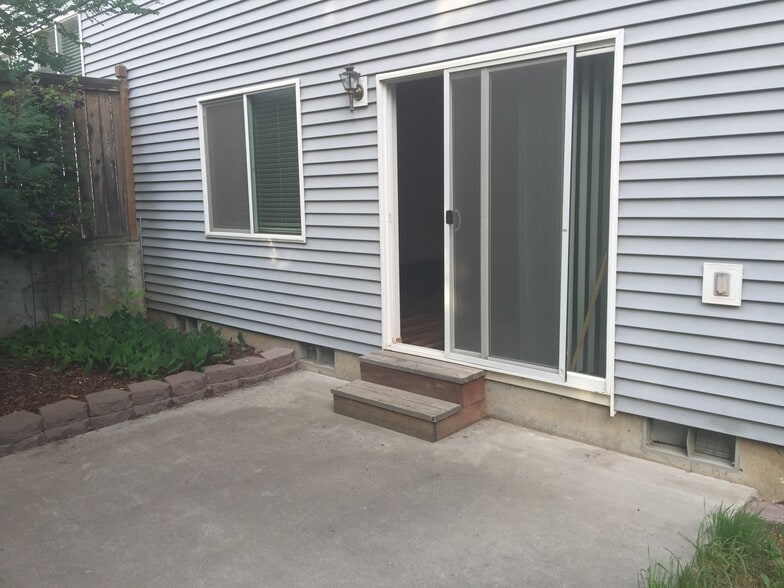 Building Photo - 2342 NW Ridgeline Dr
