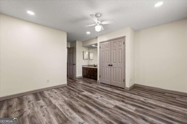 Building Photo - 210 Appleby Dr