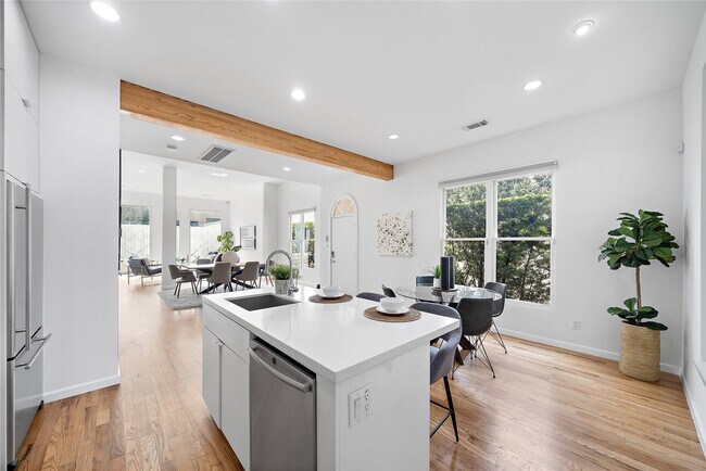 Building Photo - 2437 North Blvd