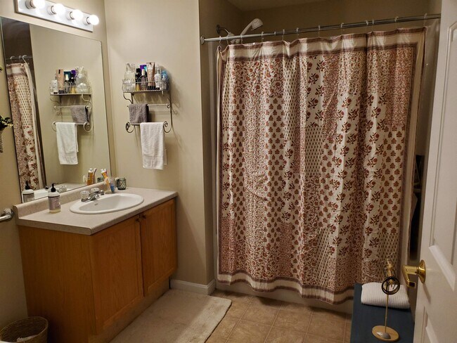 Building Photo - 4 Crestview Cir