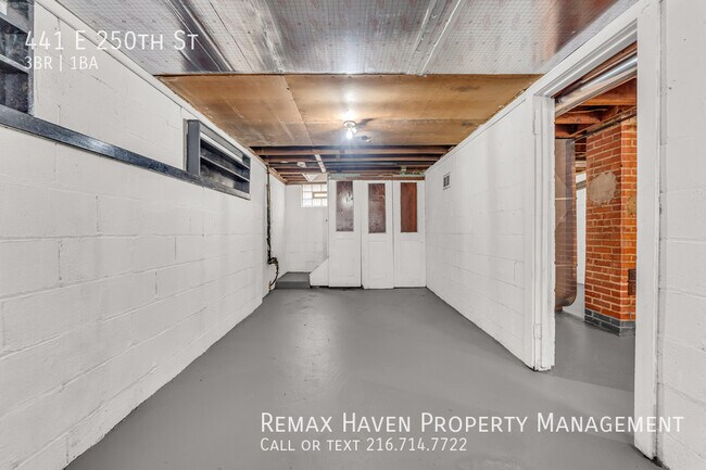 Building Photo - 441 E 250th St