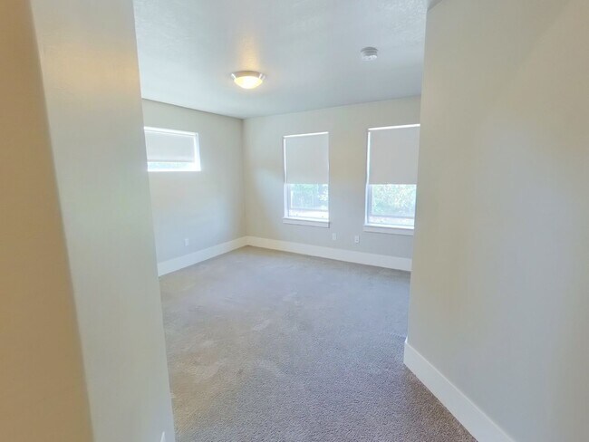 Building Photo - 325 NW 21st St