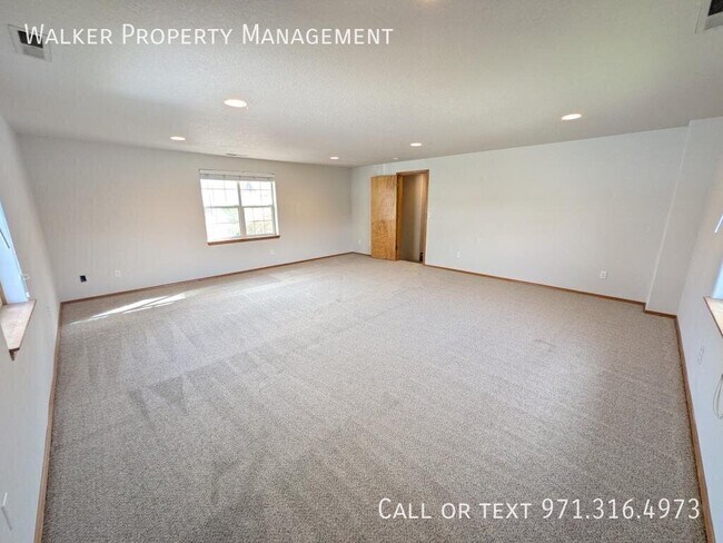Building Photo - 709 Ella Ct