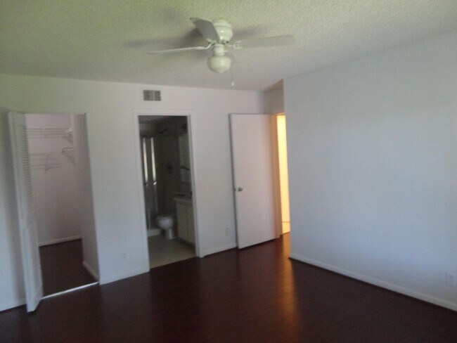 Building Photo - 714 Sunny Pine Way