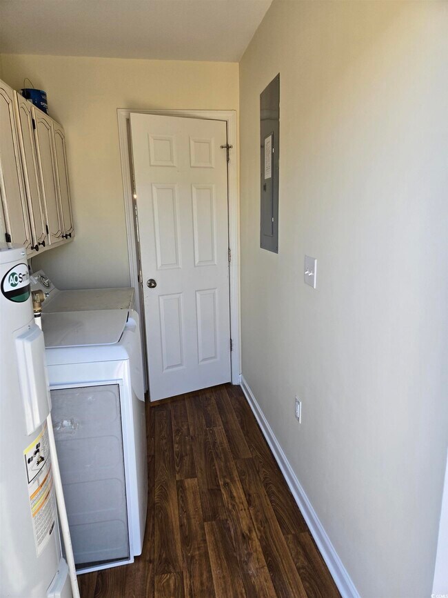 Building Photo - 1245 Pine Ridge St