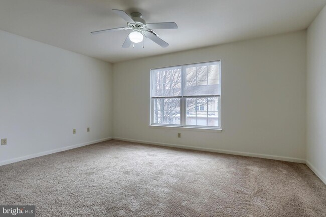 Building Photo - 211 Sparrow Rd