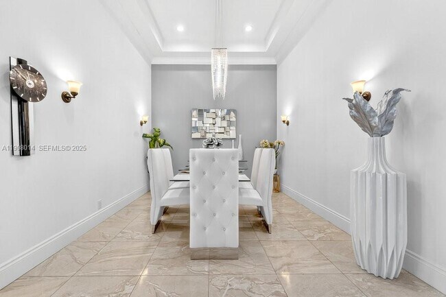 Building Photo - 6313 Paradise Cove