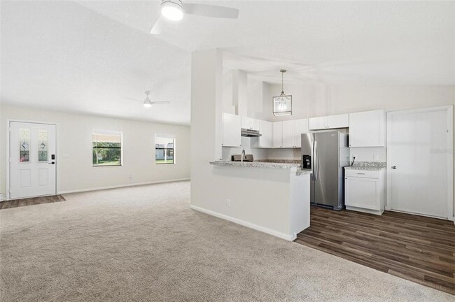 Building Photo - 8 Blakeport Ln