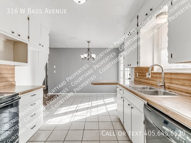 Building Photo - 316 W Bass Ave