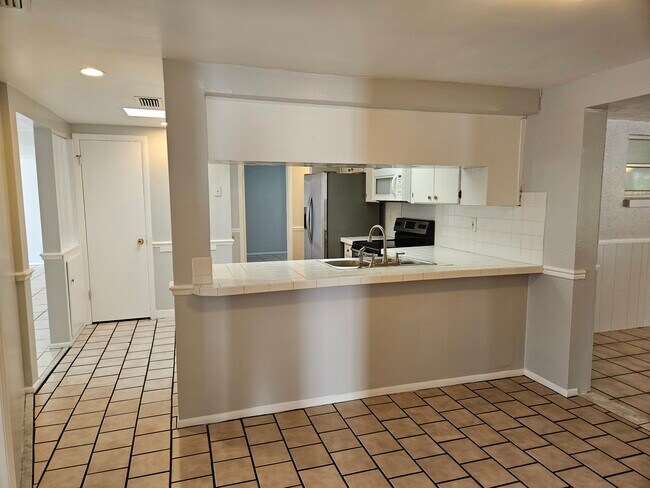 Building Photo - 3345 Trask Dr