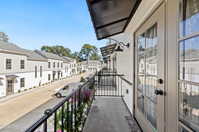 Building Photo - 206 Steiner Oaks