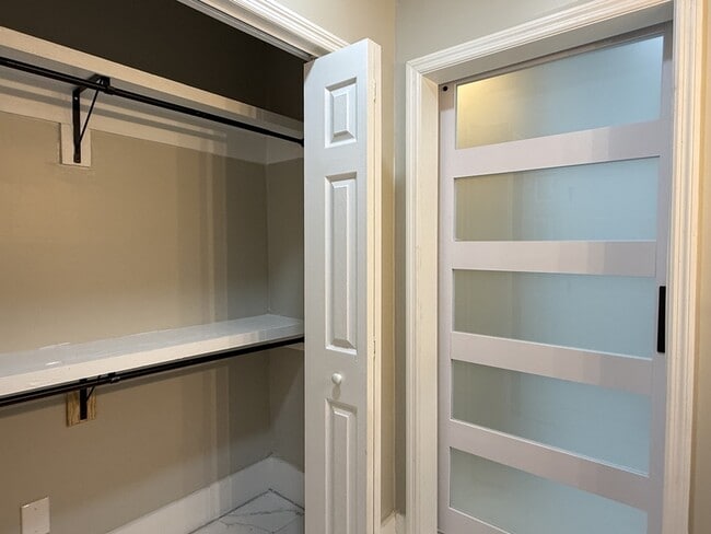 Building Photo - 728 W 39th St