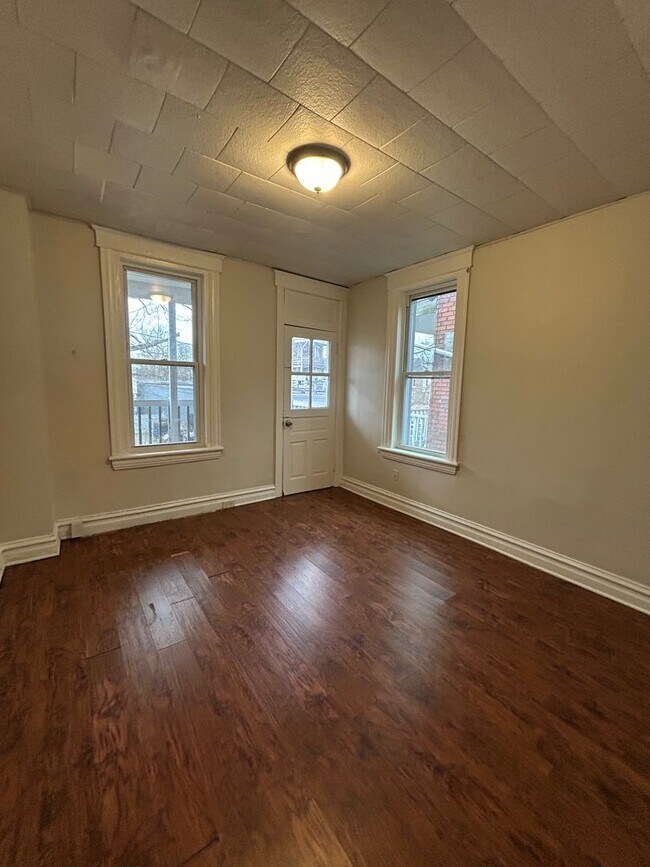 Building Photo - 5 Bedroom in Uptown Hbg - Section 8 accepted.