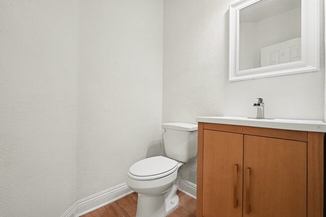 Building Photo - 8303 Lake Crystal Dr