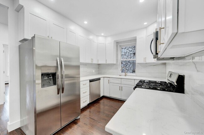 Building Photo - 251 E 46th St