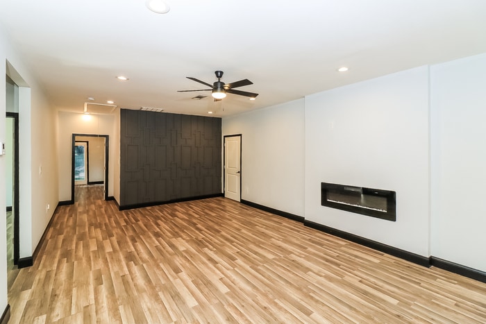 Building Photo - 1433 Willow Dr