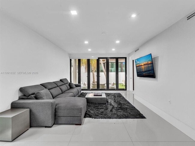 Building Photo - 3010 Alton Rd