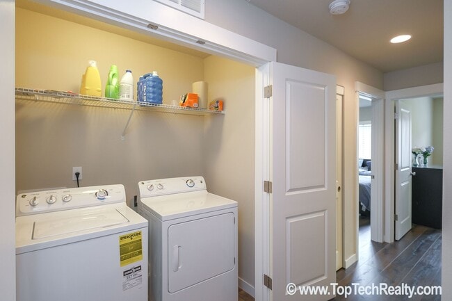 Building Photo - Outstanding 45 Central home with 3BR + Den / 2.5BA, Amazing upscale features, Across from Nike Wo...