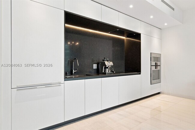 Building Photo - 300 Biscayne Blvd