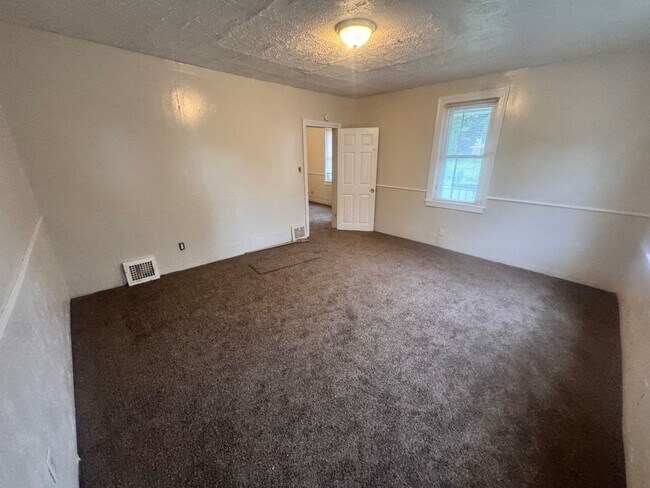 Building Photo - 3017 Nursery Ave