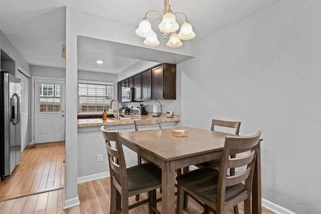 Building Photo - Charming 2BR Townhome in Denver